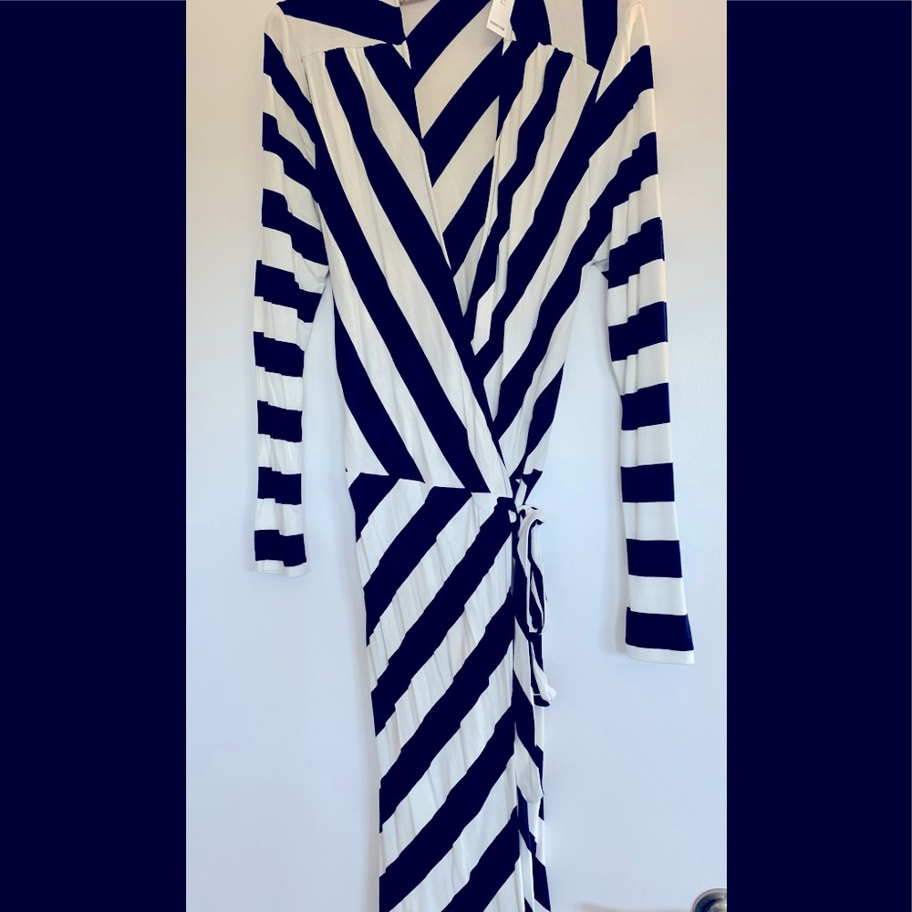 Old Navy wrap dress. NWT. Size Large Petite